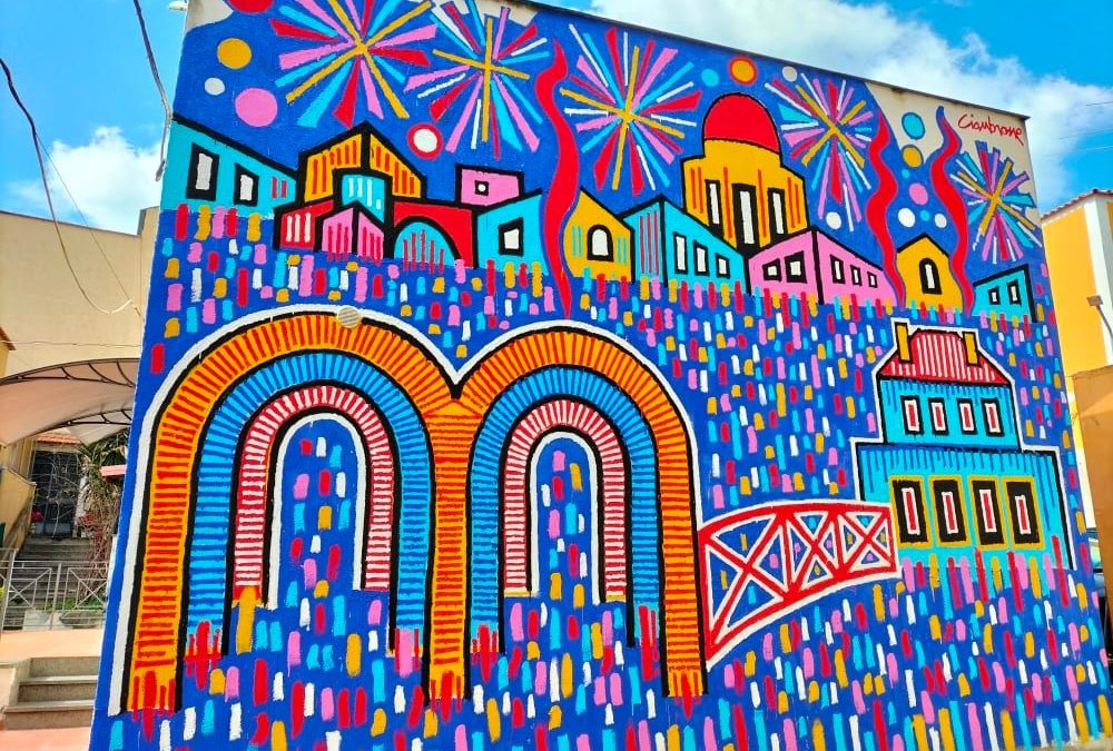 “Cento Camerelle” si colora con un nuovo murale.